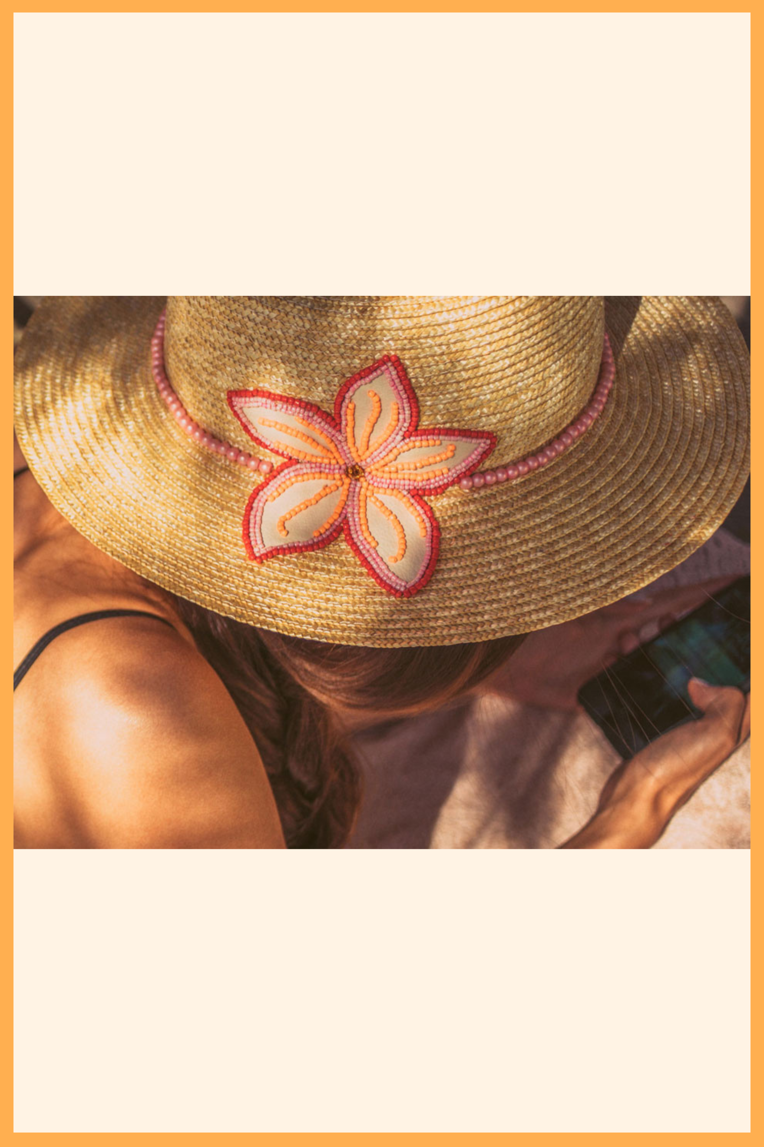 STRAW BOAT TIER WITH TROPICAL FLOWERS - FLOWER POWER